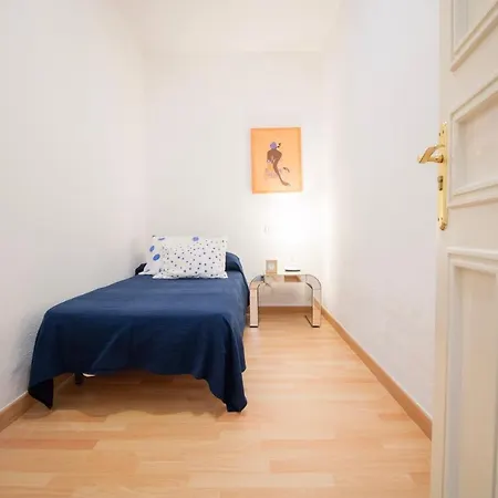 度假居 Comfortable With Garden & Solarium